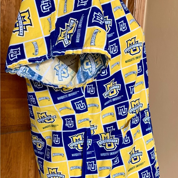Marquette University Unisex Scrub Top Size M/L - Picture 4 of 9